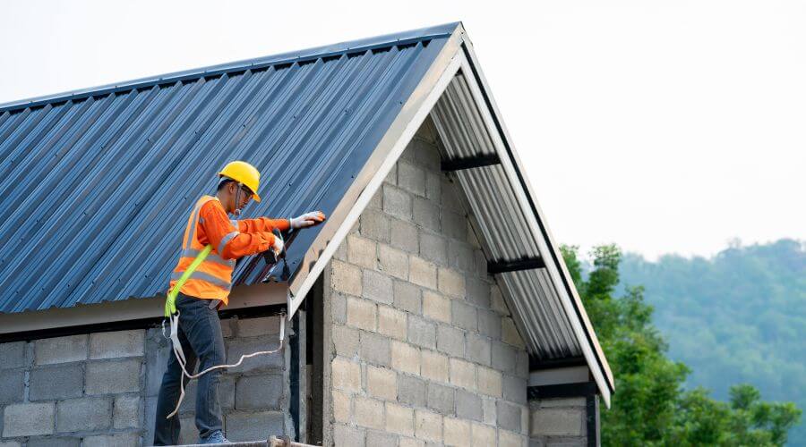 Professional gutter cleaning in Auburndale, FL